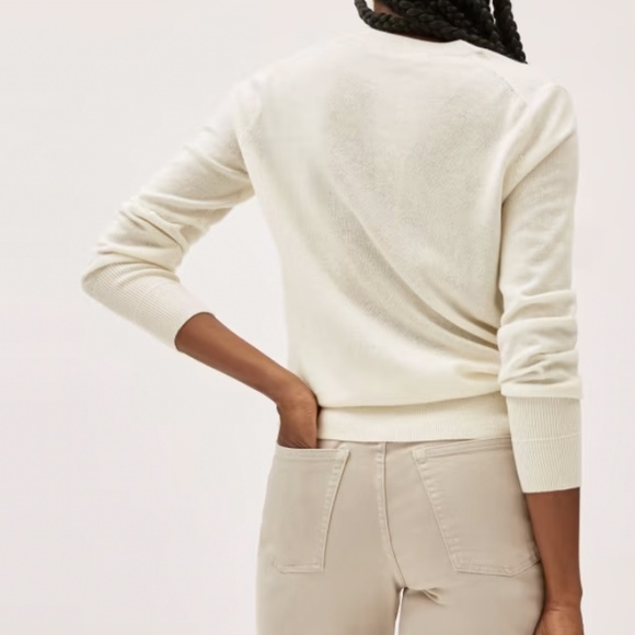 Everlane cashmere v-neck in ivory, size XS - Picture 3 of 4